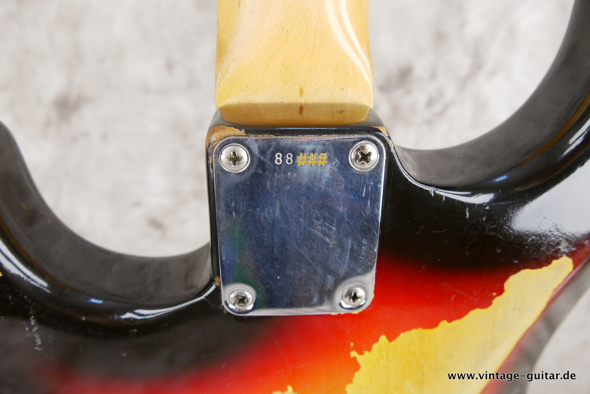 img/vintage/4371/Fender_Stratocaster_Pre_CBS_sunburst_USA_1962-017.JPG