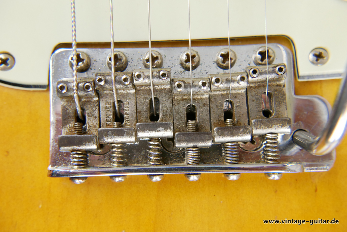 Fender_Stratocaster_Pre_CBS_sunburst_USA_1962-018.JPG