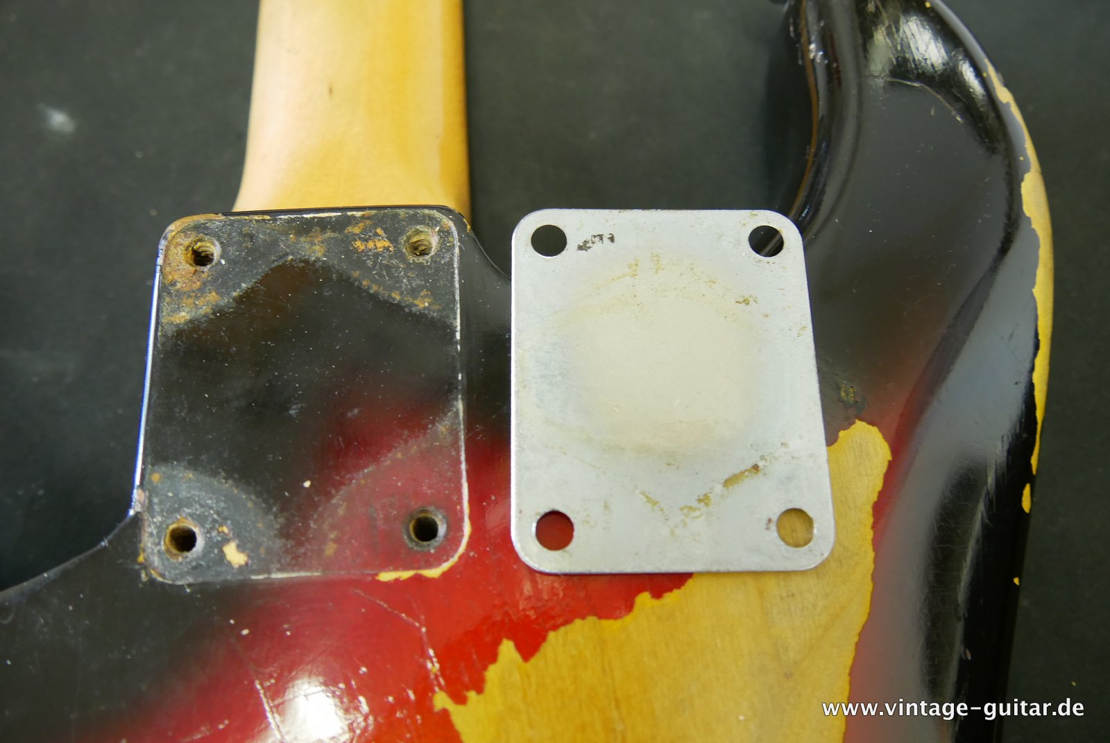 img/vintage/4371/Fender_Stratocaster_Pre_CBS_sunburst_USA_1962-026.JPG