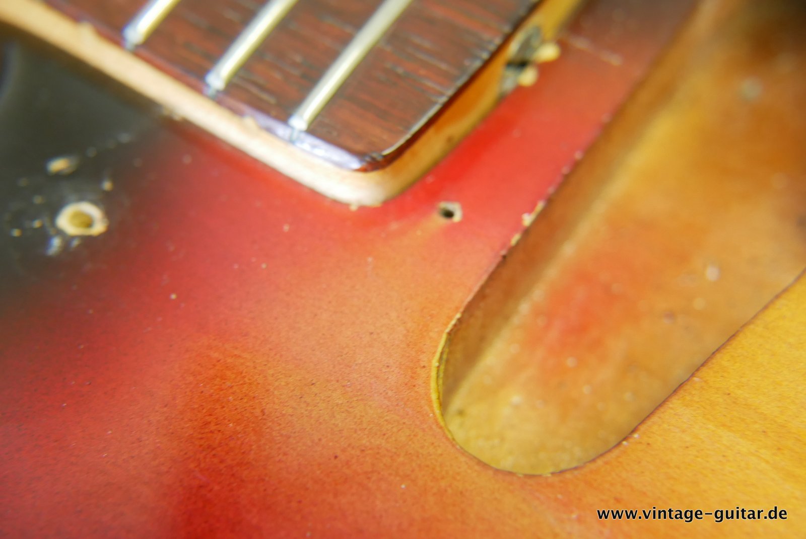 Fender_Stratocaster_Pre_CBS_sunburst_USA_1962-034.JPG