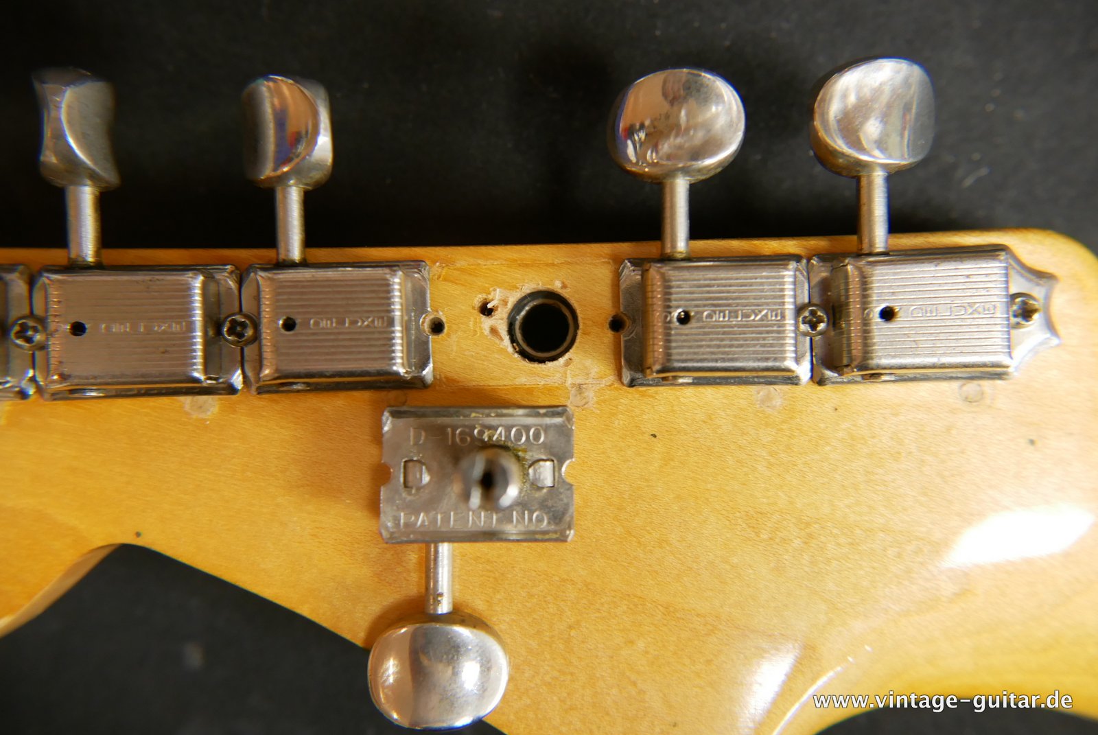 Fender_Stratocaster_Pre_CBS_sunburst_USA_1962-043.JPG