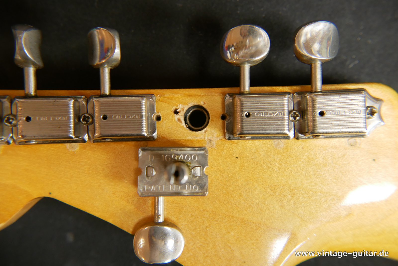 img/vintage/4371/Fender_Stratocaster_Pre_CBS_sunburst_USA_1962-043.JPG