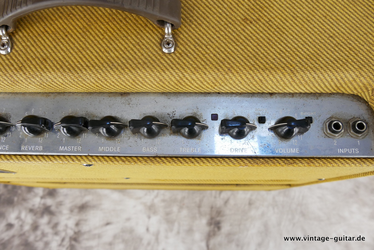 img/vintage/4383/Fender_Blues_De_Ville_Tweed_1993-007.JPG