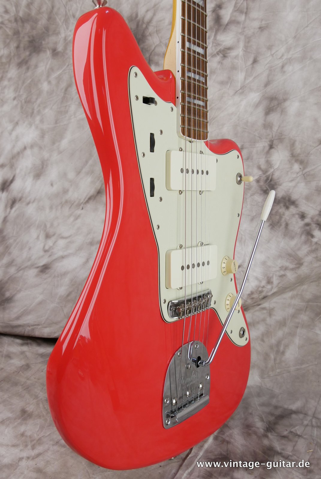 Fender-Jazzmaster-Classic-60s-fiesta-red-005.JPG