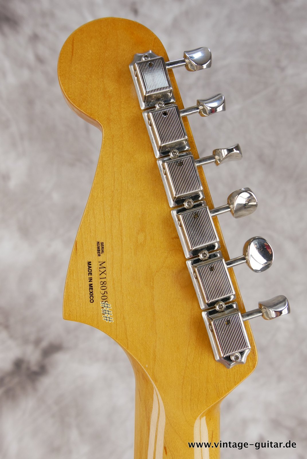 Fender-Jazzmaster-Classic-60s-fiesta-red-010.JPG