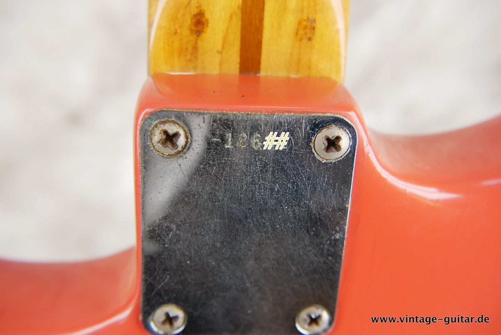 img/vintage/4404/Fender-Stratocaster-1957-fiesta-red-013.JPG