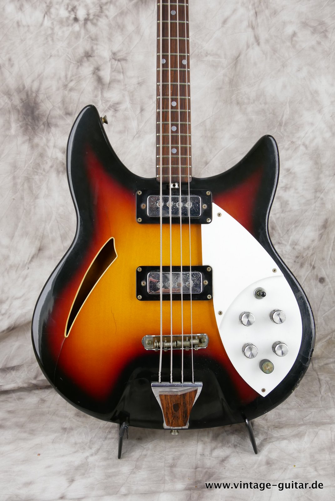 Shaftesbury-Bass-3263-1969-Italy-Eko-made-002.JPG