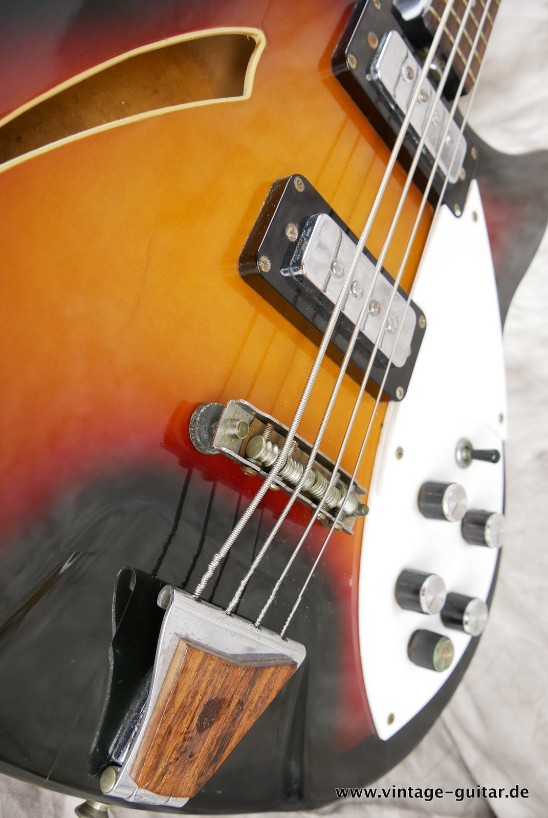 Shaftesbury-Bass-3263-1969-Italy-Eko-made-015.JPG