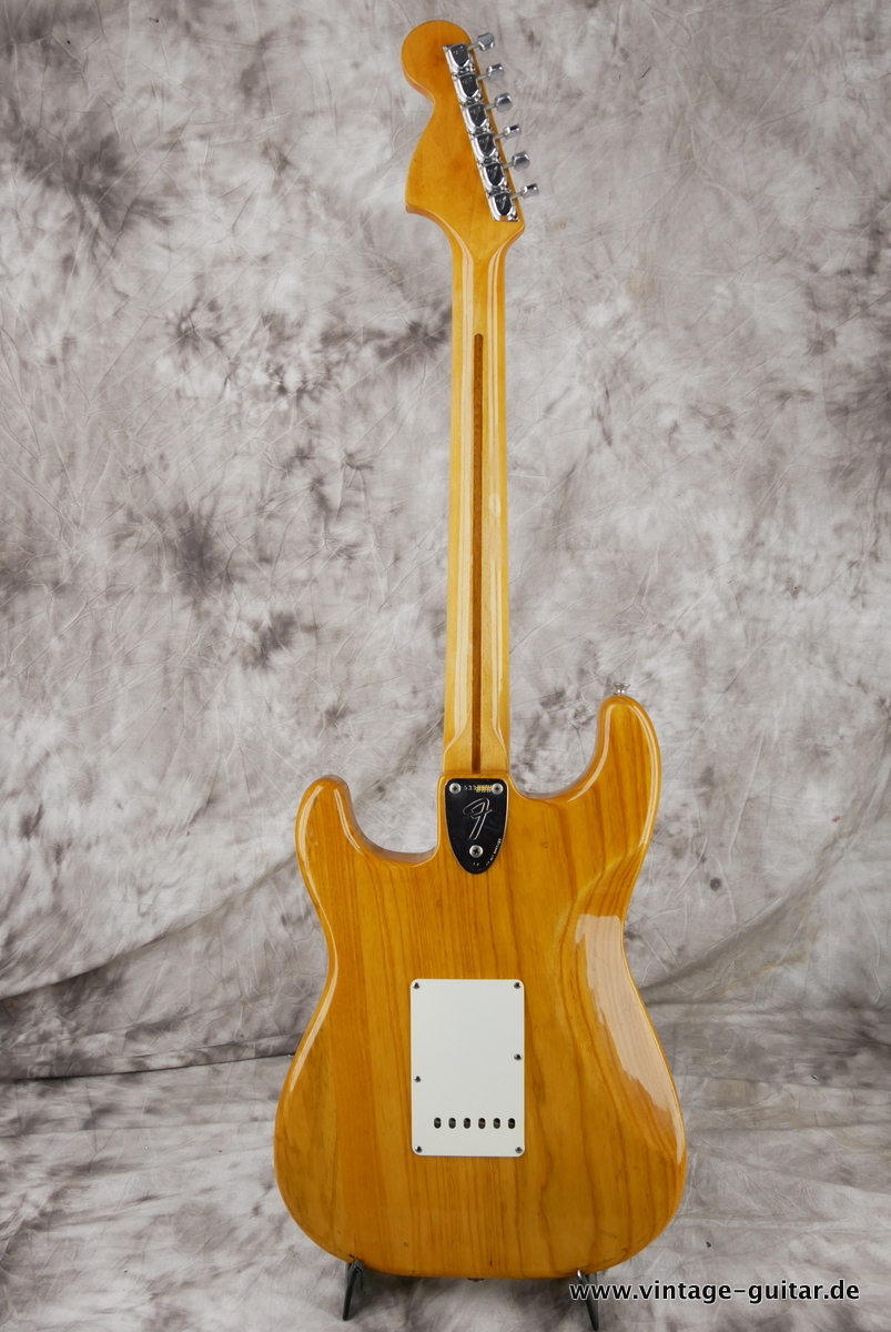 Fender_Stratocaster_natural_staggered_polepieces_USA_1974-002.JPG