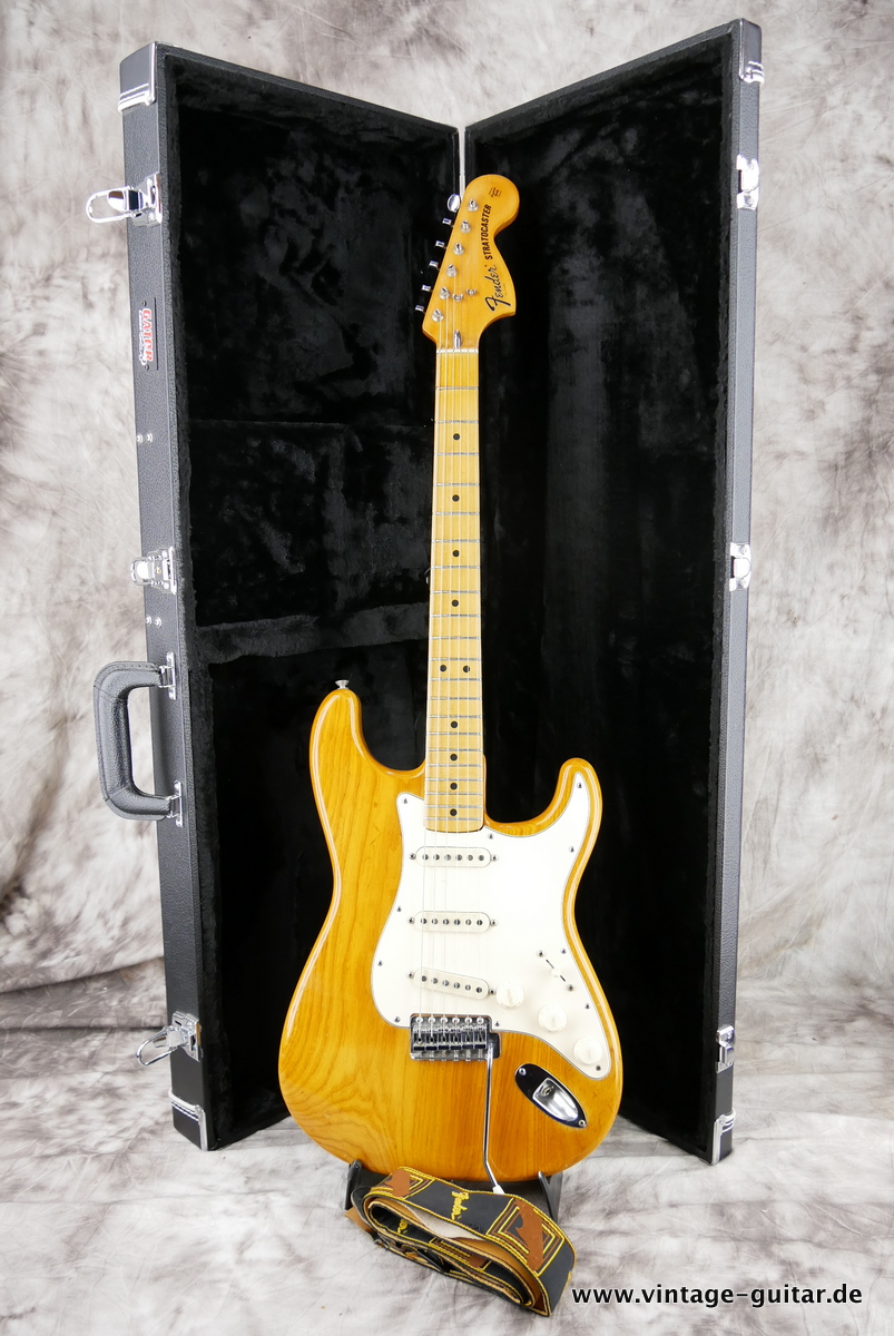 Fender_Stratocaster_natural_staggered_polepieces_USA_1974-013.JPG