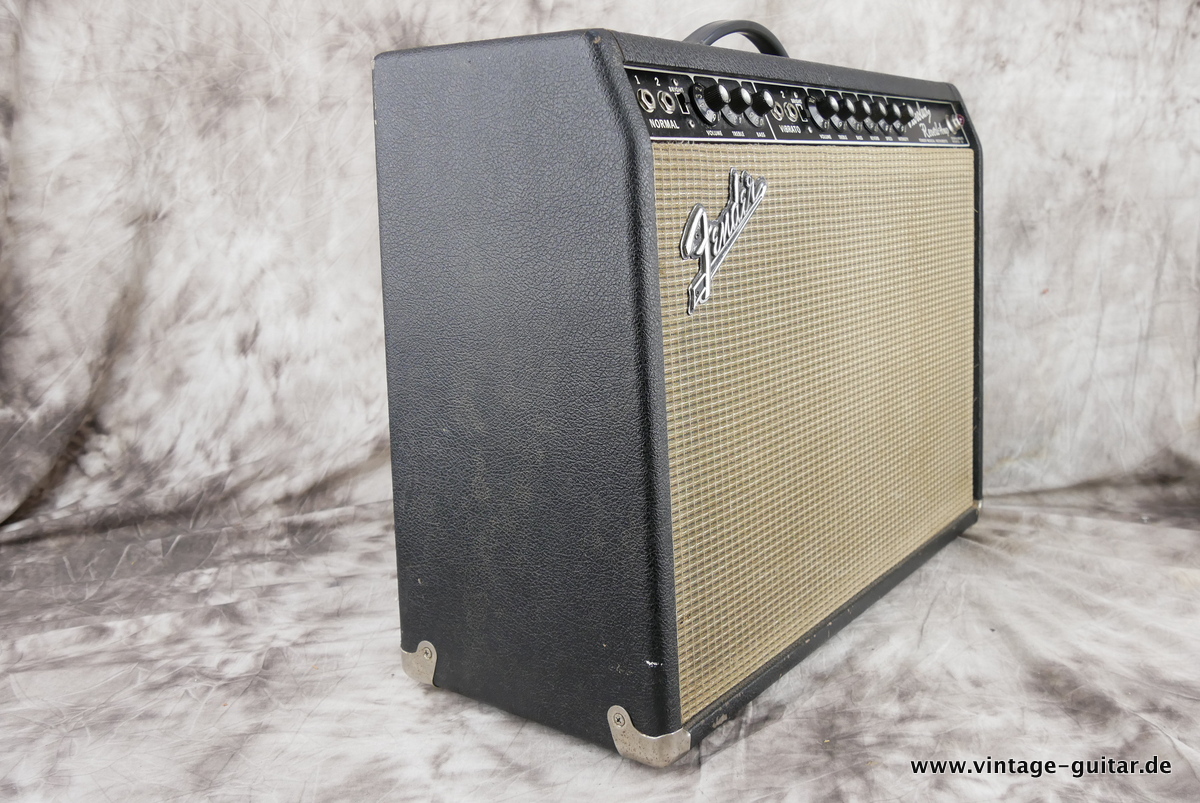 Fender_Vibrolux_Reverb_blackface_1966-003.JPG