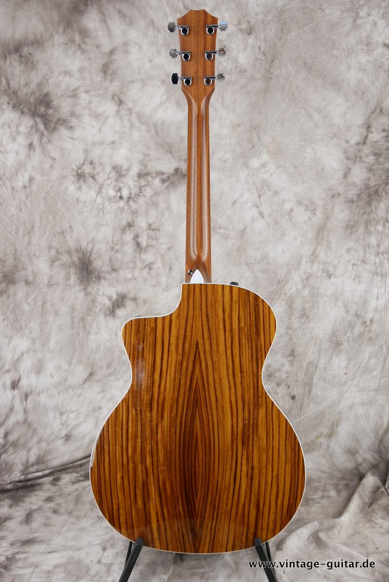 Taylor_214ce_SB_DLX_sunburst_2015-002.JPG