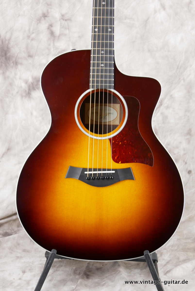 Taylor_214ce_SB_DLX_sunburst_2015-003.JPG