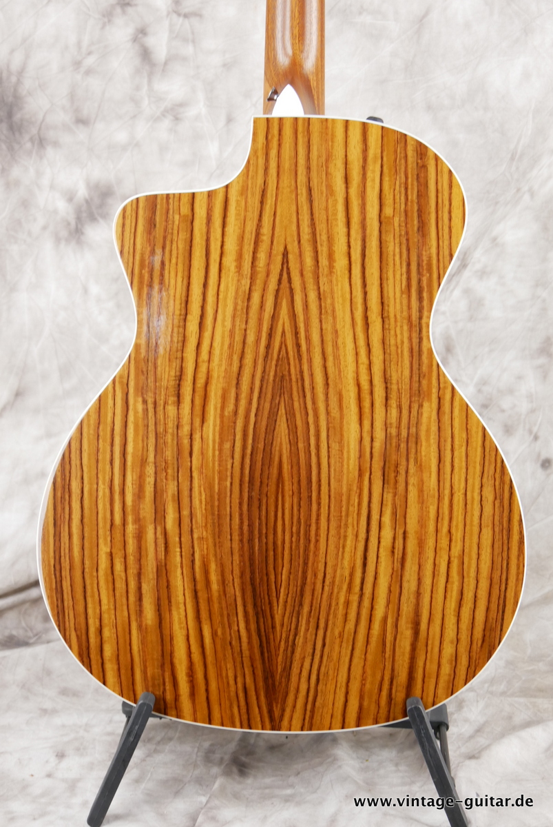 Taylor_214ce_SB_DLX_sunburst_2015-004.JPG