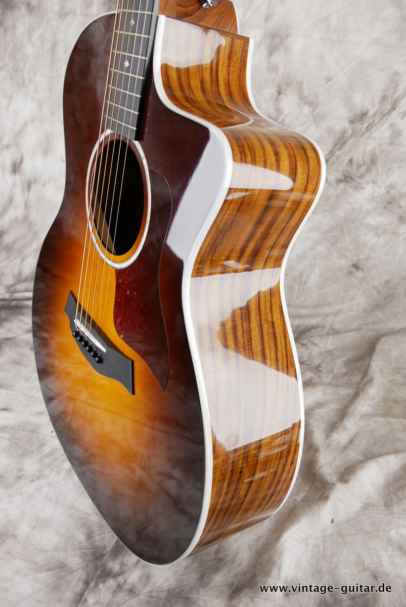 Taylor_214ce_SB_DLX_sunburst_2015-006.JPG