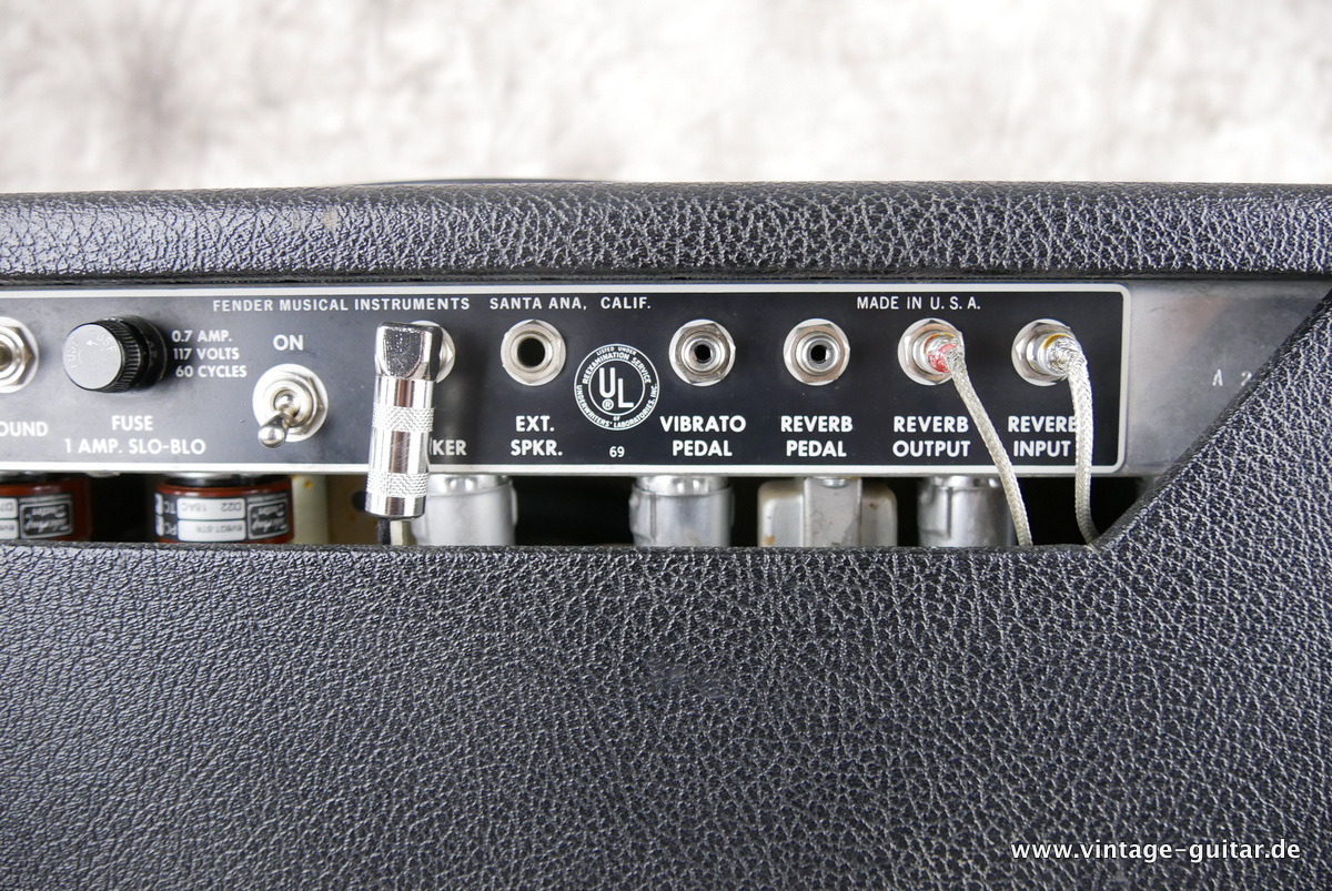 Fender_Princeton_Reverb_silverface_alutrim_1969-009.JPG