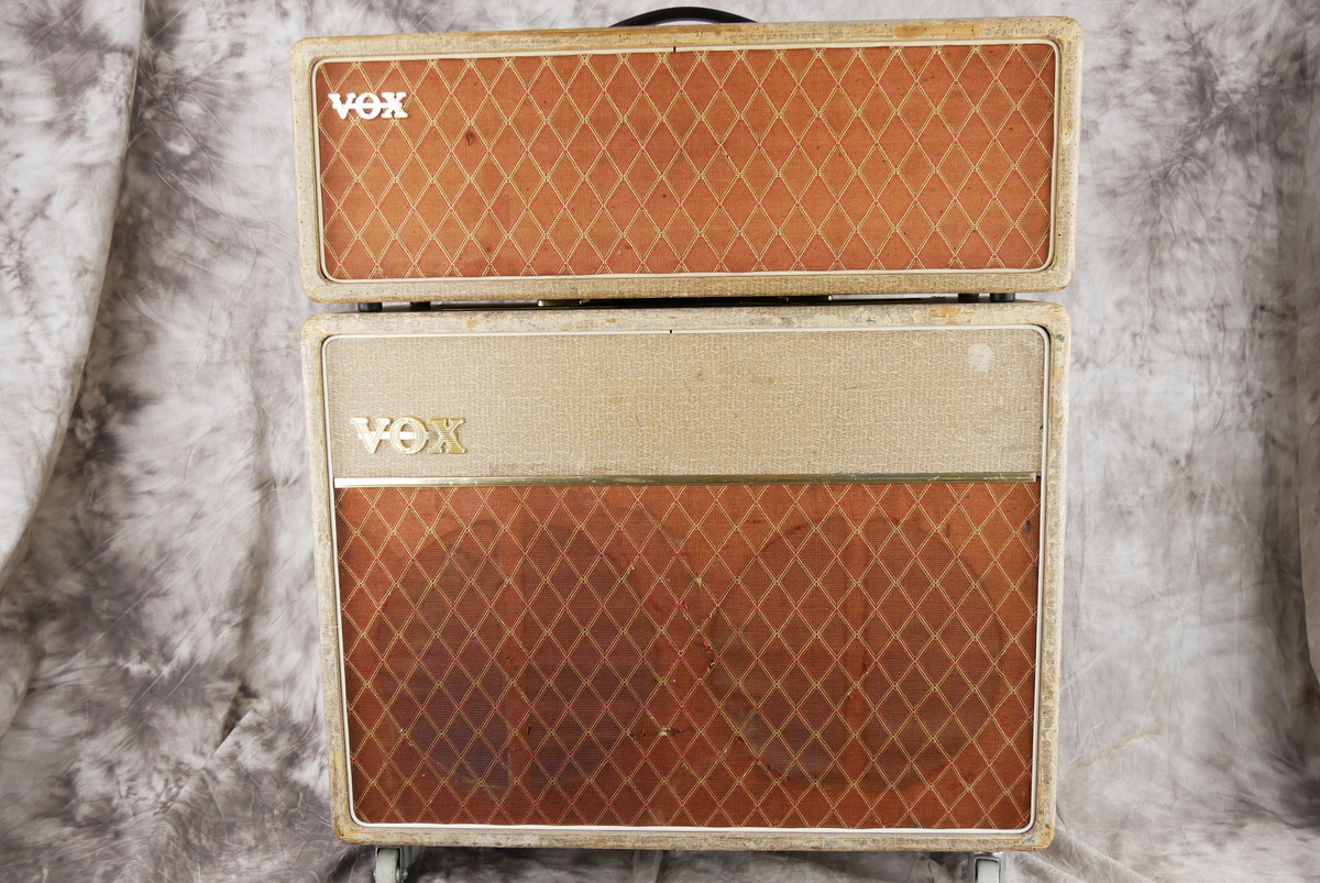 Vox_AC_30_Top_Cab_blue_Bulldog_fawn_1962-001.JPG