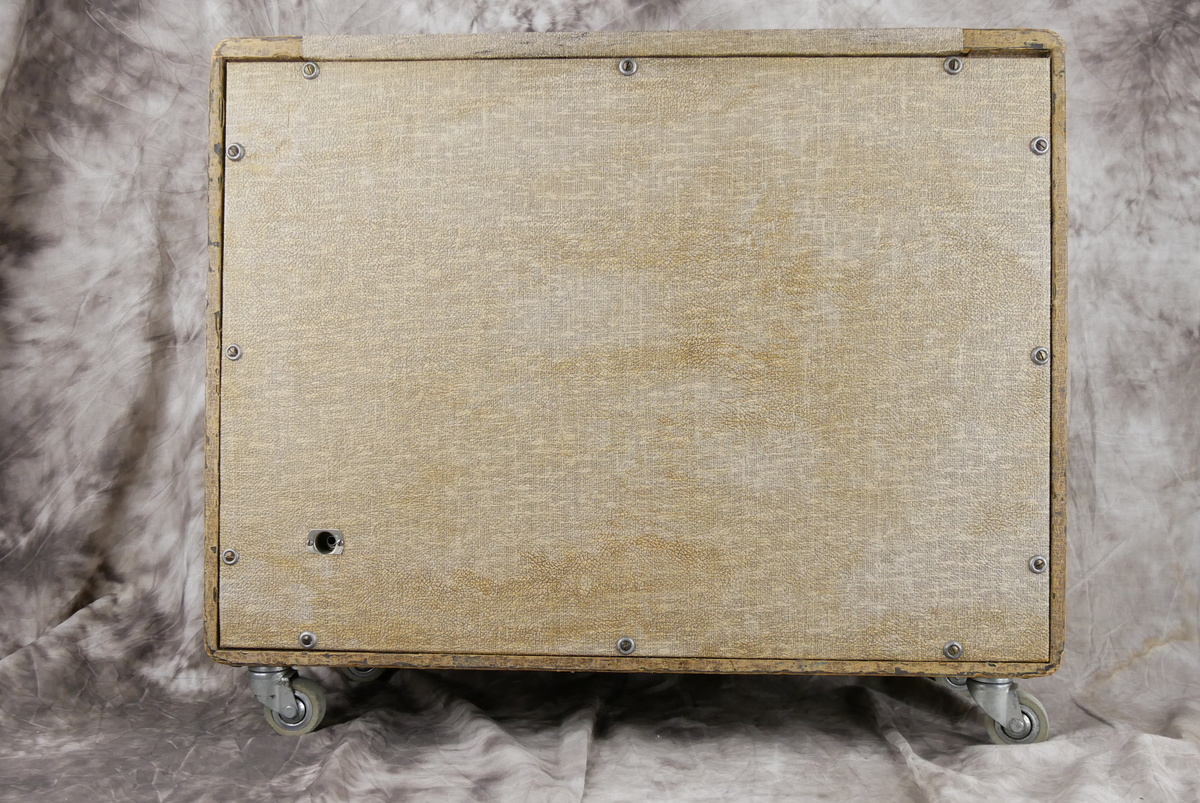 Vox_AC_30_Top_Cab_blue_Bulldog_fawn_1962-003.JPG