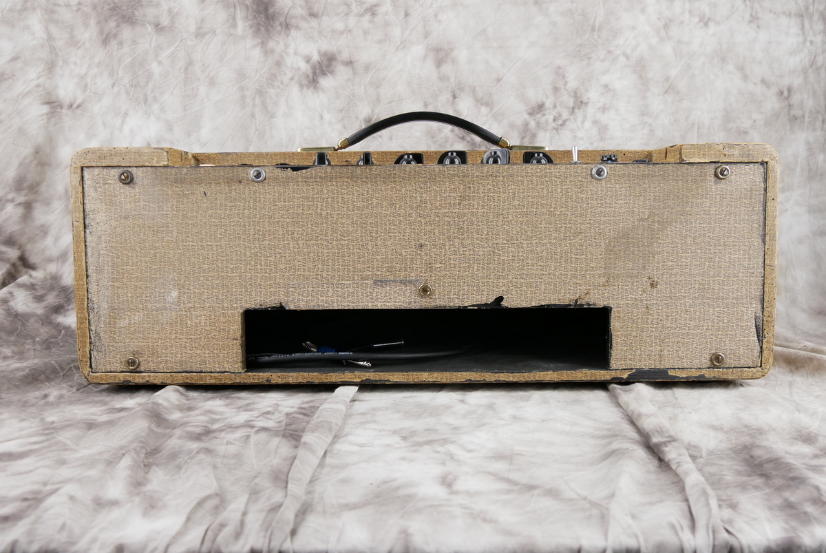 Vox_AC_30_Top_Cab_blue_Bulldog_fawn_1962-008.JPG