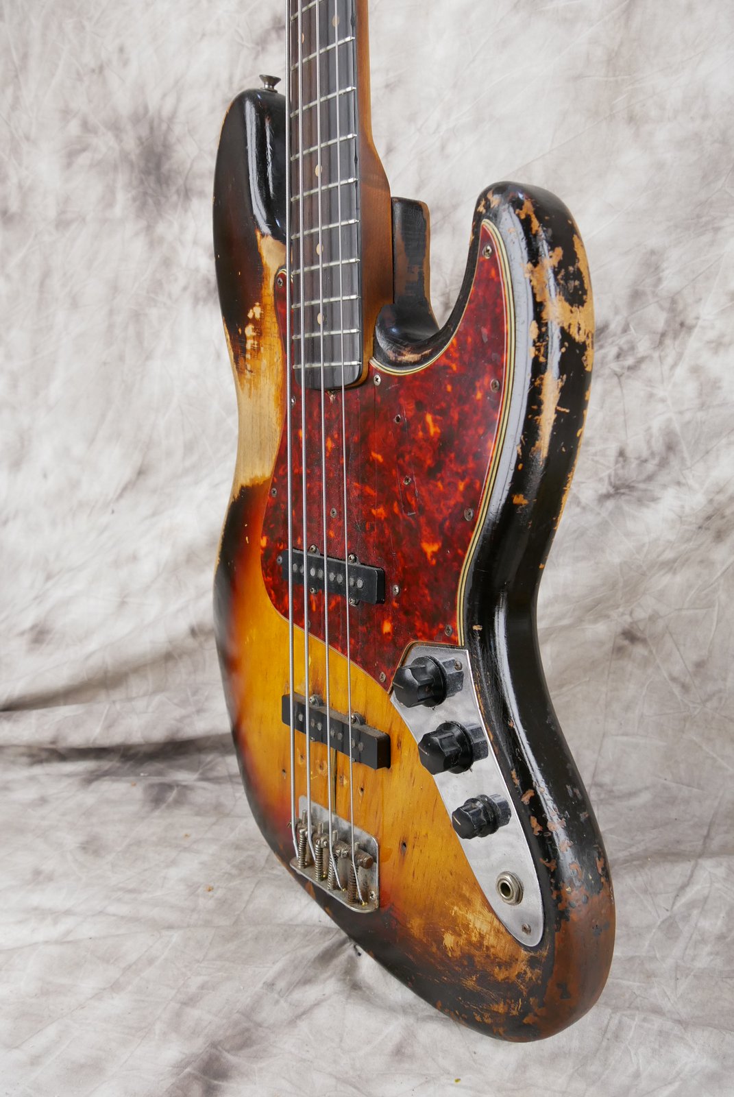 Fender-Jazz-Bass-1962-sunburst-006.JPG