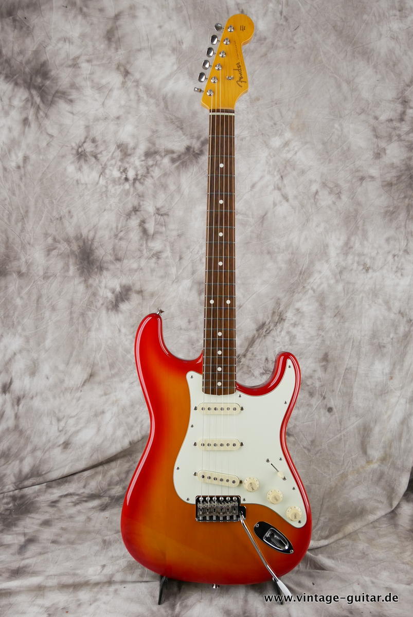 Fender_Stratocaster_Japan_exclusive_classic_60s_sienna_burst_2016-001.JPG