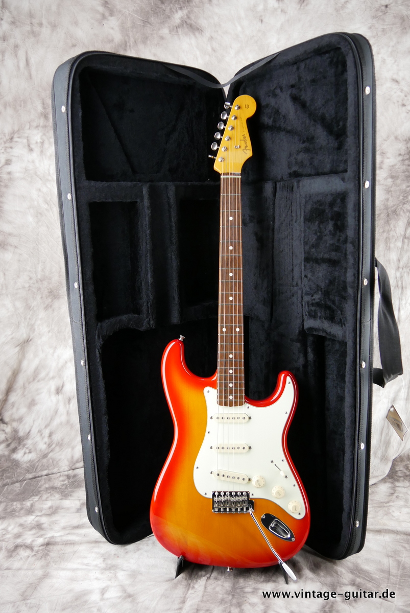 Fender_Stratocaster_Japan_exclusive_classic_60s_sienna_burst_2016-013.JPG