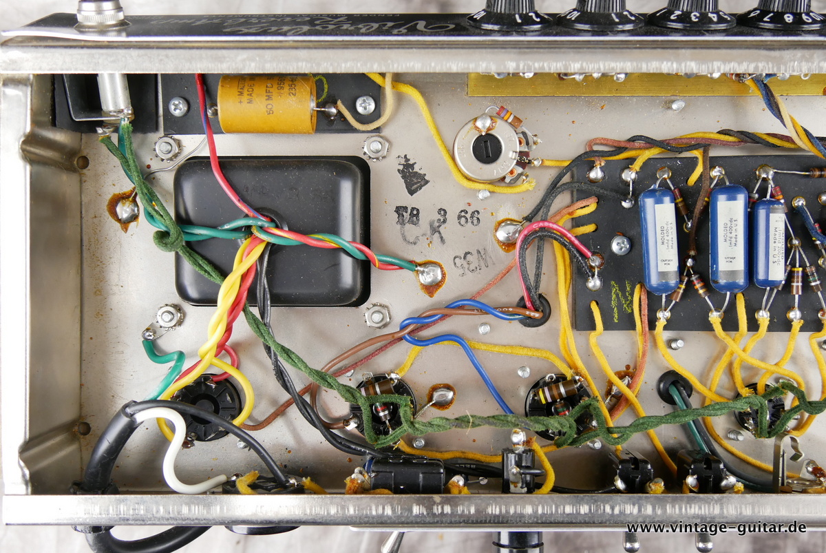 img/vintage/4441/Fender_Vibrolux_Reverb_blackface_collectors_item_1965_1966-017.JPG
