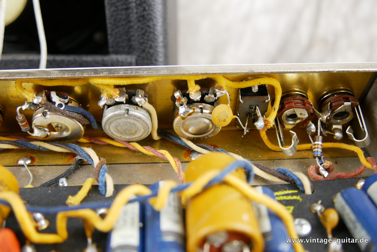 img/vintage/4441/Fender_Vibrolux_Reverb_blackface_collectors_item_1965_1966-020.JPG