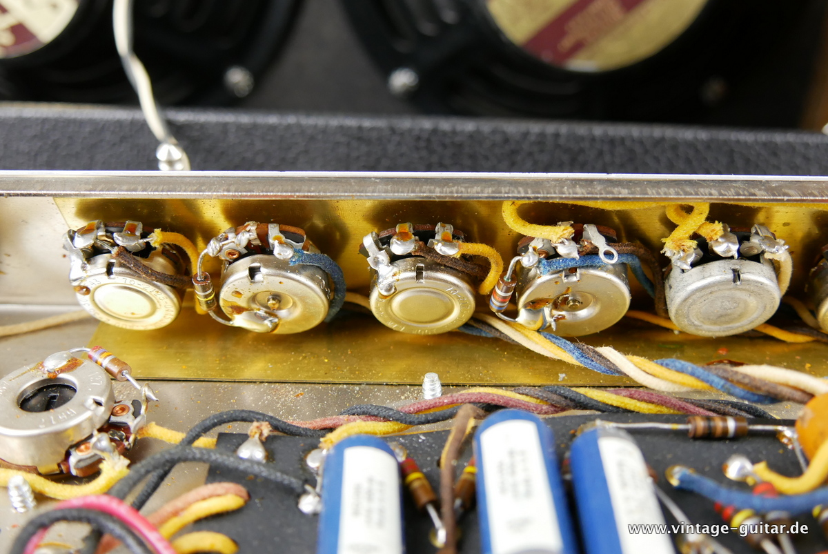 img/vintage/4441/Fender_Vibrolux_Reverb_blackface_collectors_item_1965_1966-022.JPG