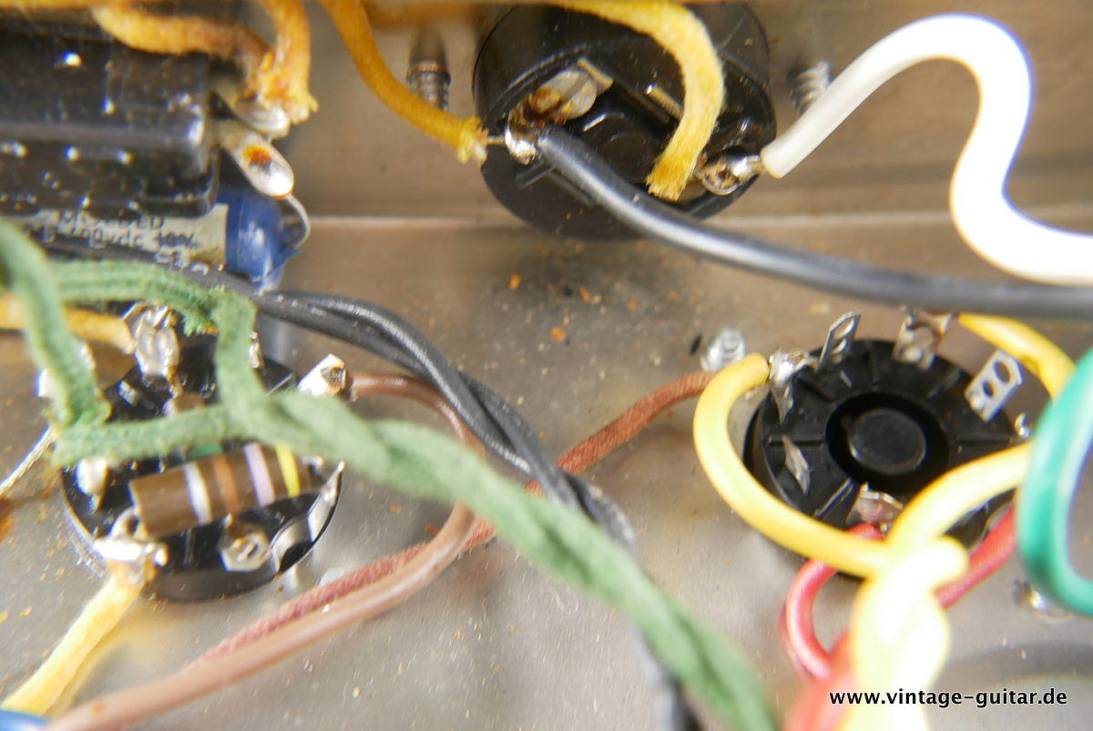 img/vintage/4441/Fender_Vibrolux_Reverb_blackface_collectors_item_1965_1966-025.JPG