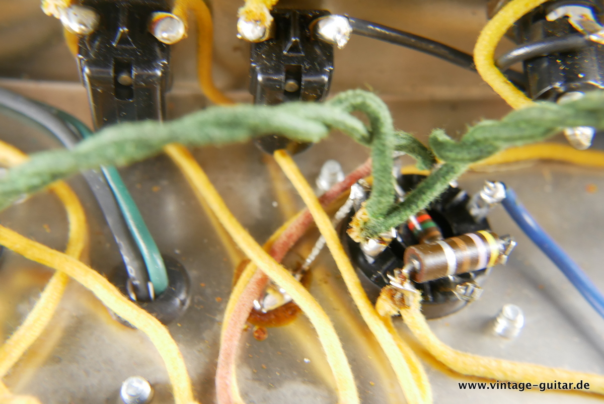 img/vintage/4441/Fender_Vibrolux_Reverb_blackface_collectors_item_1965_1966-026.JPG