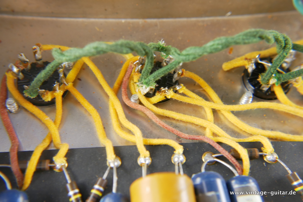 img/vintage/4441/Fender_Vibrolux_Reverb_blackface_collectors_item_1965_1966-028.JPG