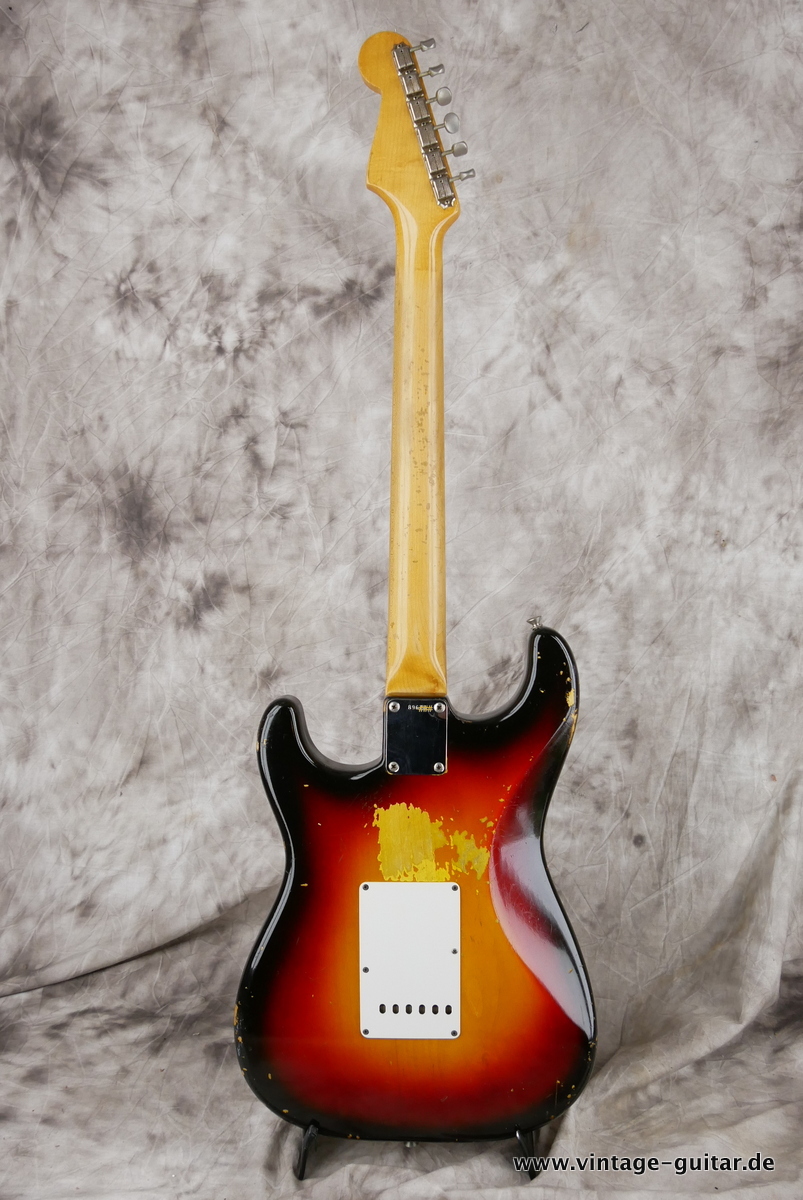 Fender_Stratocaster_Pre_CBS_sunburst_1963-002.JPG