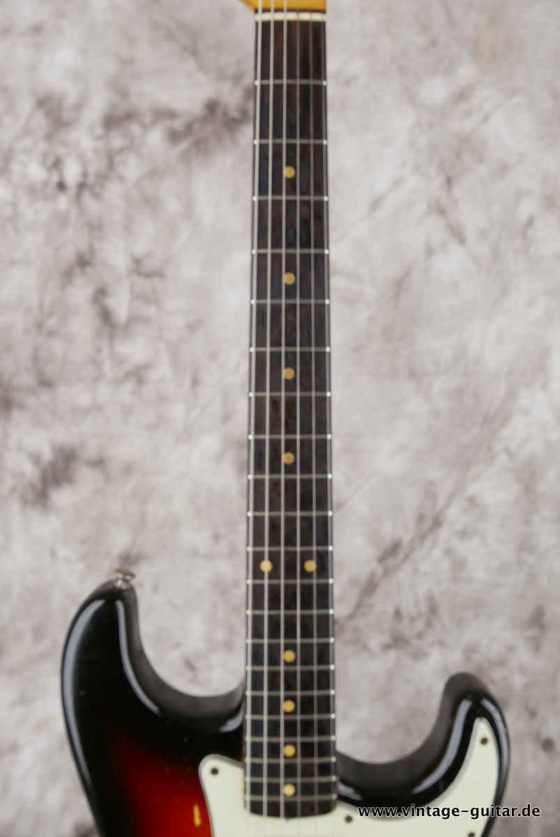 Fender_Stratocaster_Pre_CBS_sunburst_1963-011.JPG
