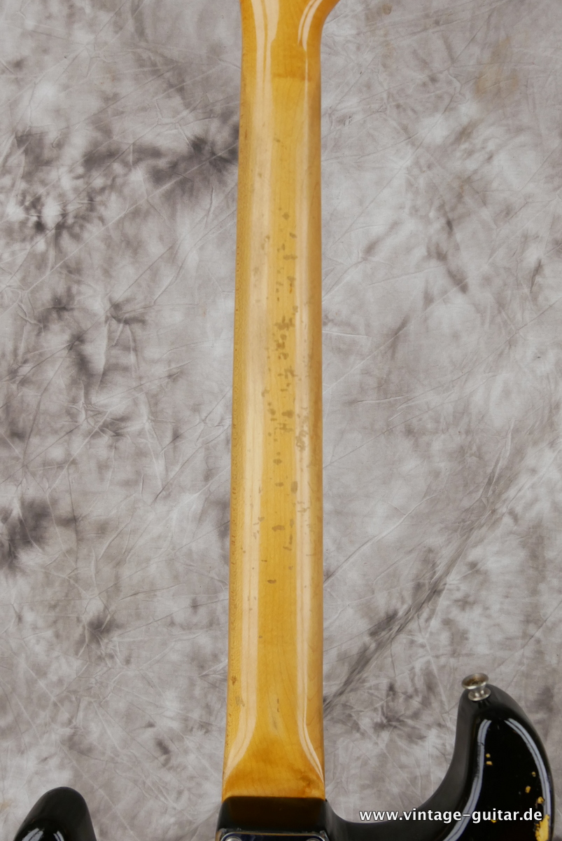 img/vintage/4442/Fender_Stratocaster_Pre_CBS_sunburst_1963-012.JPG