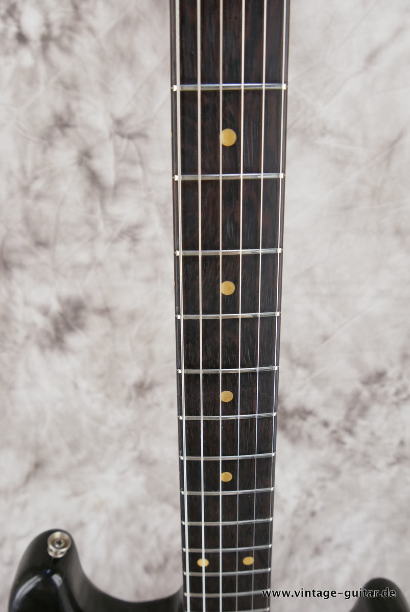 Fender_Stratocaster_Pre_CBS_sunburst_1963-014.jpg