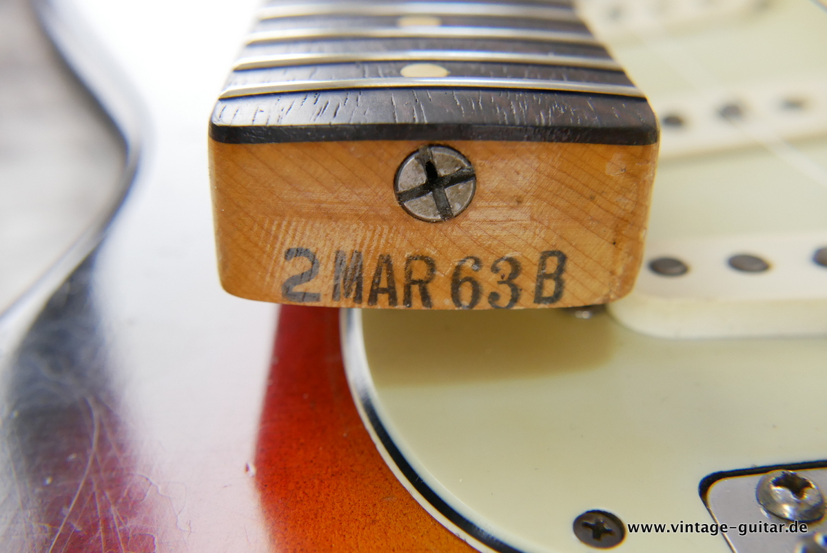 img/vintage/4442/Fender_Stratocaster_Pre_CBS_sunburst_1963-018.jpg