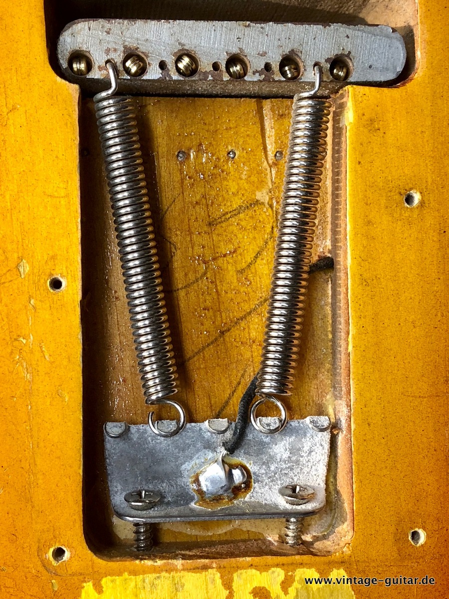 img/vintage/4442/Fender_Stratocaster_Pre_CBS_sunburst_1963-019.jpg