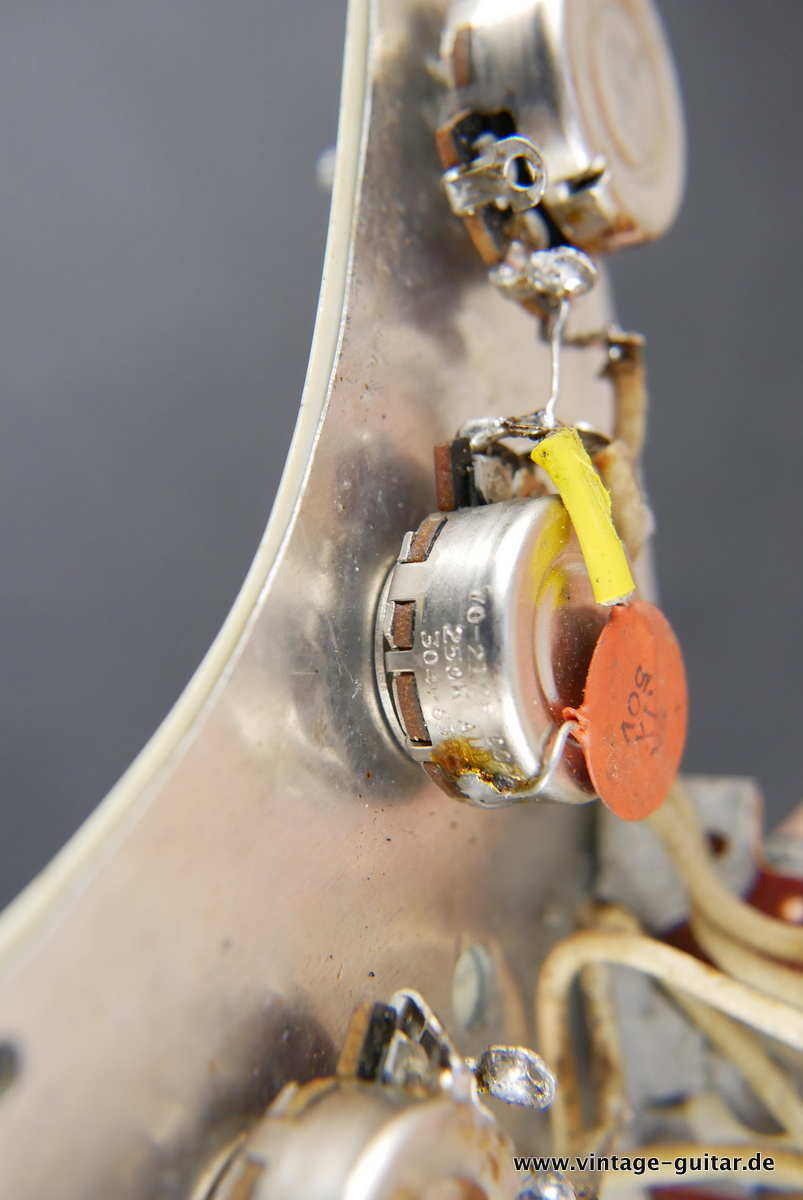 img/vintage/4442/Fender_Stratocaster_Pre_CBS_sunburst_1963-024.jpg