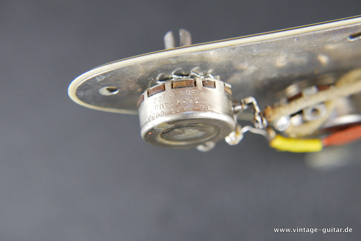 img/vintage/4442/Fender_Stratocaster_Pre_CBS_sunburst_1963-025.jpg