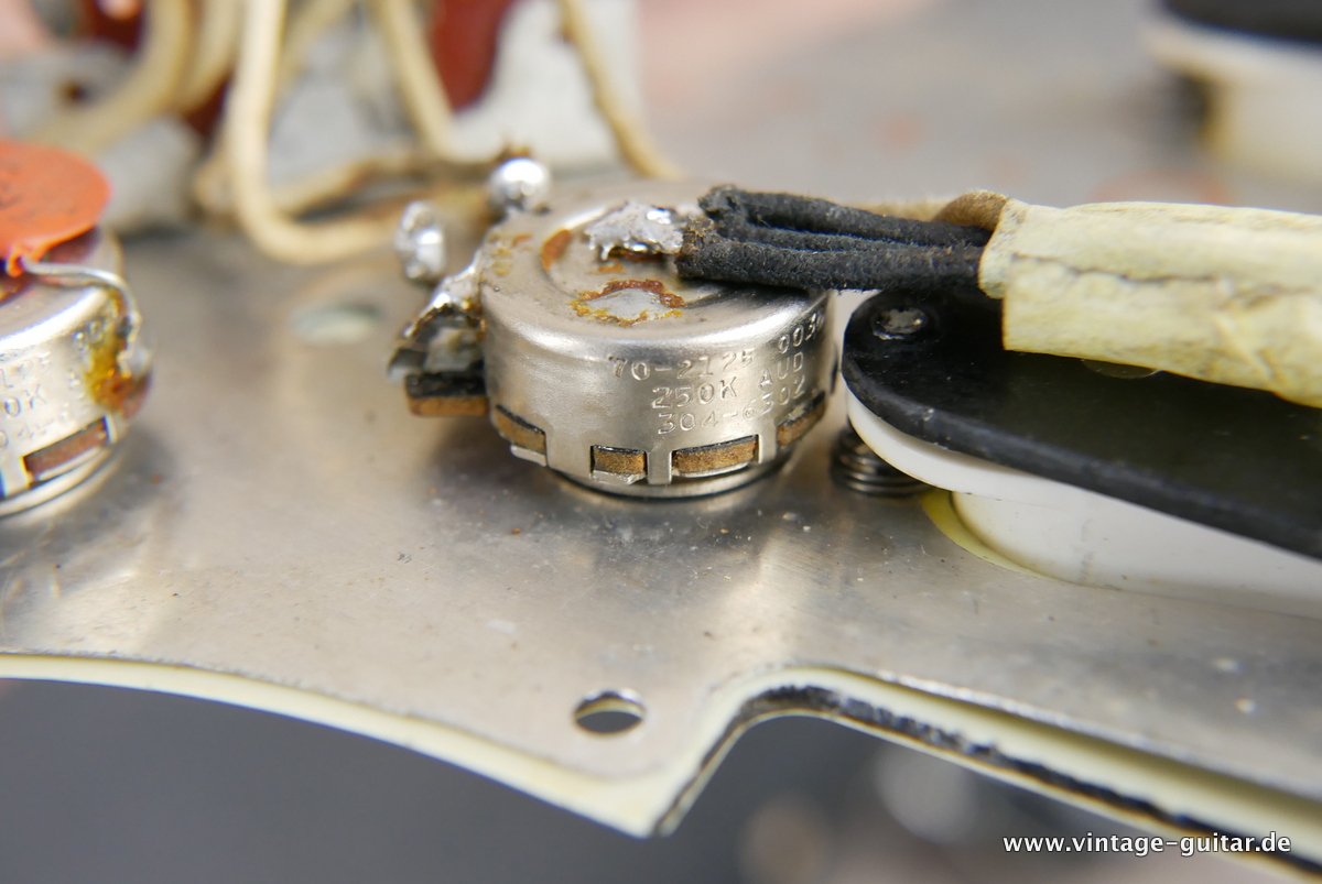 img/vintage/4442/Fender_Stratocaster_Pre_CBS_sunburst_1963-026.jpg