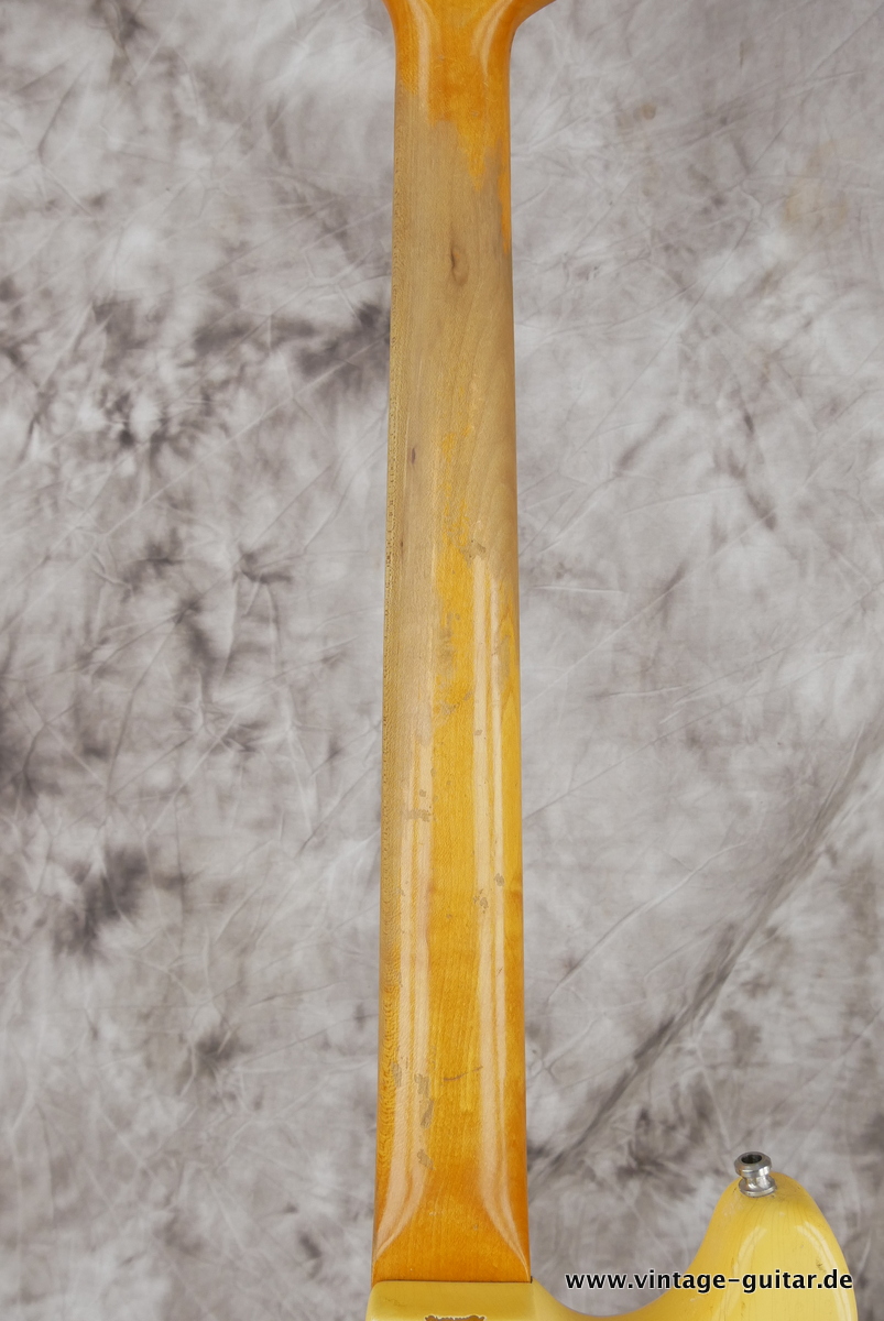 img/vintage/4446/Fender_Mustang_Bass_olympic_white_1966-012.JPG