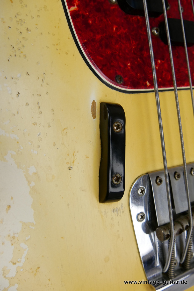 img/vintage/4446/Fender_Mustang_Bass_olympic_white_1966-013.JPG