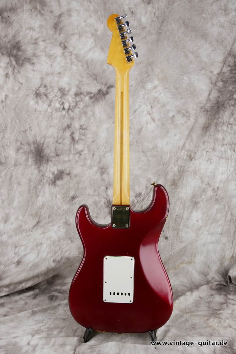 img/vintage/4453/Fender_Strat_candy_appl_red_1982-002.JPG