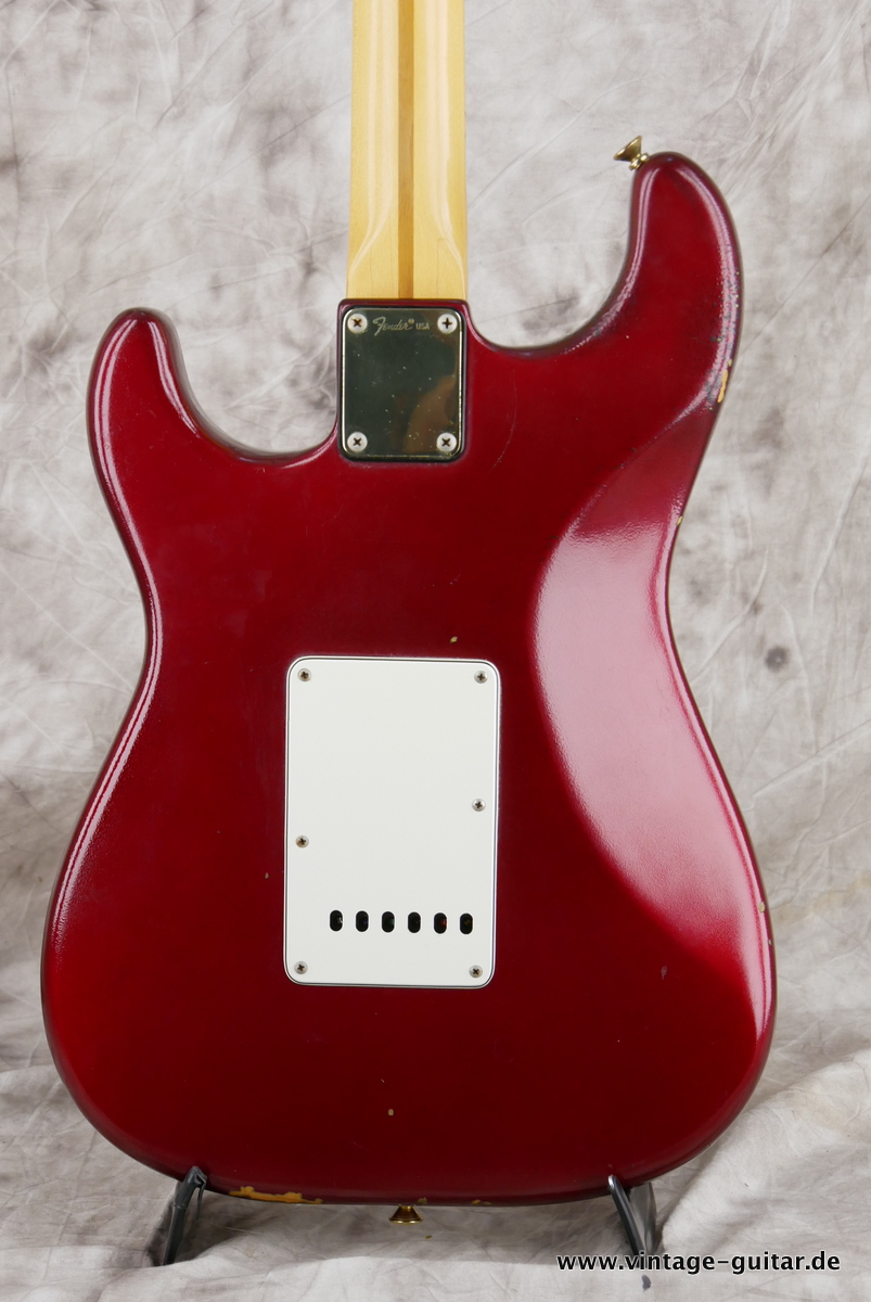 img/vintage/4453/Fender_Strat_candy_appl_red_1982-004.JPG