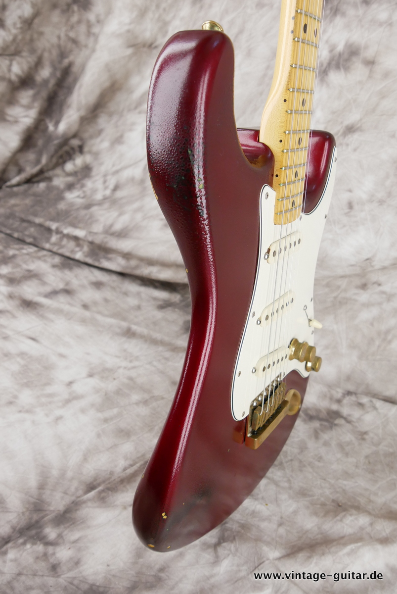 img/vintage/4453/Fender_Strat_candy_appl_red_1982-005.JPG