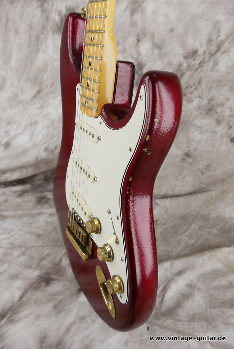 img/vintage/4453/Fender_Strat_candy_appl_red_1982-006.JPG