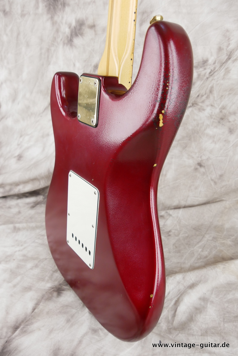 img/vintage/4453/Fender_Strat_candy_appl_red_1982-008.JPG