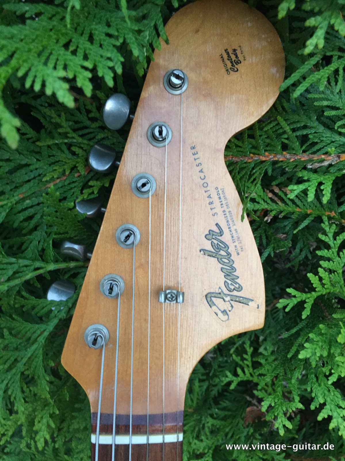 Fender-Stratocaster-1967-sunburst-006.jpg