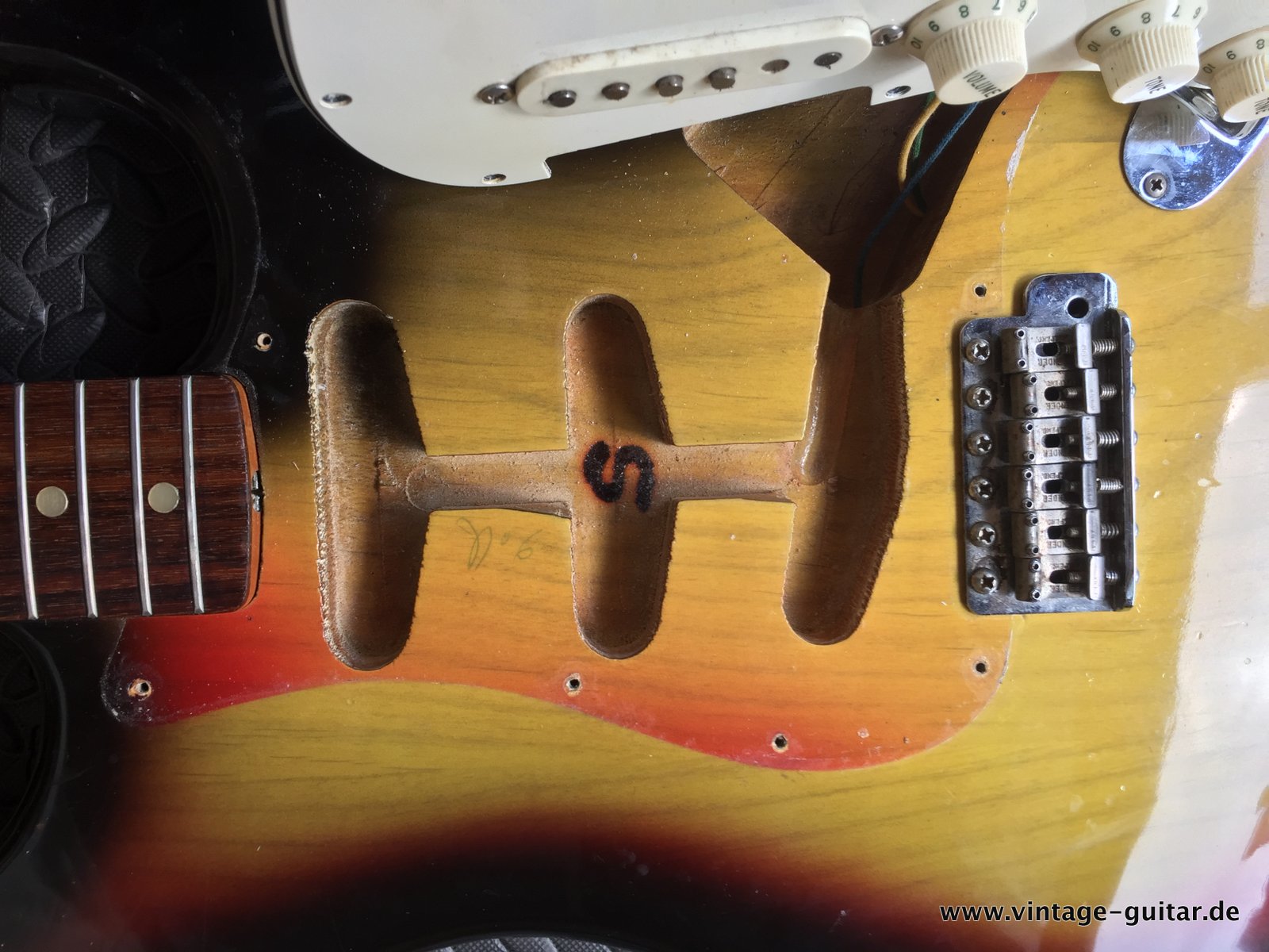Fender-Stratocaster-1967-sunburst-010.jpg